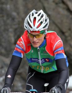 401786_637776139569657_651961851_n